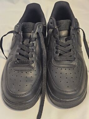 NIKE- Men's All-Black Airforce 1 All-Black Leather Sneakers SZ 7